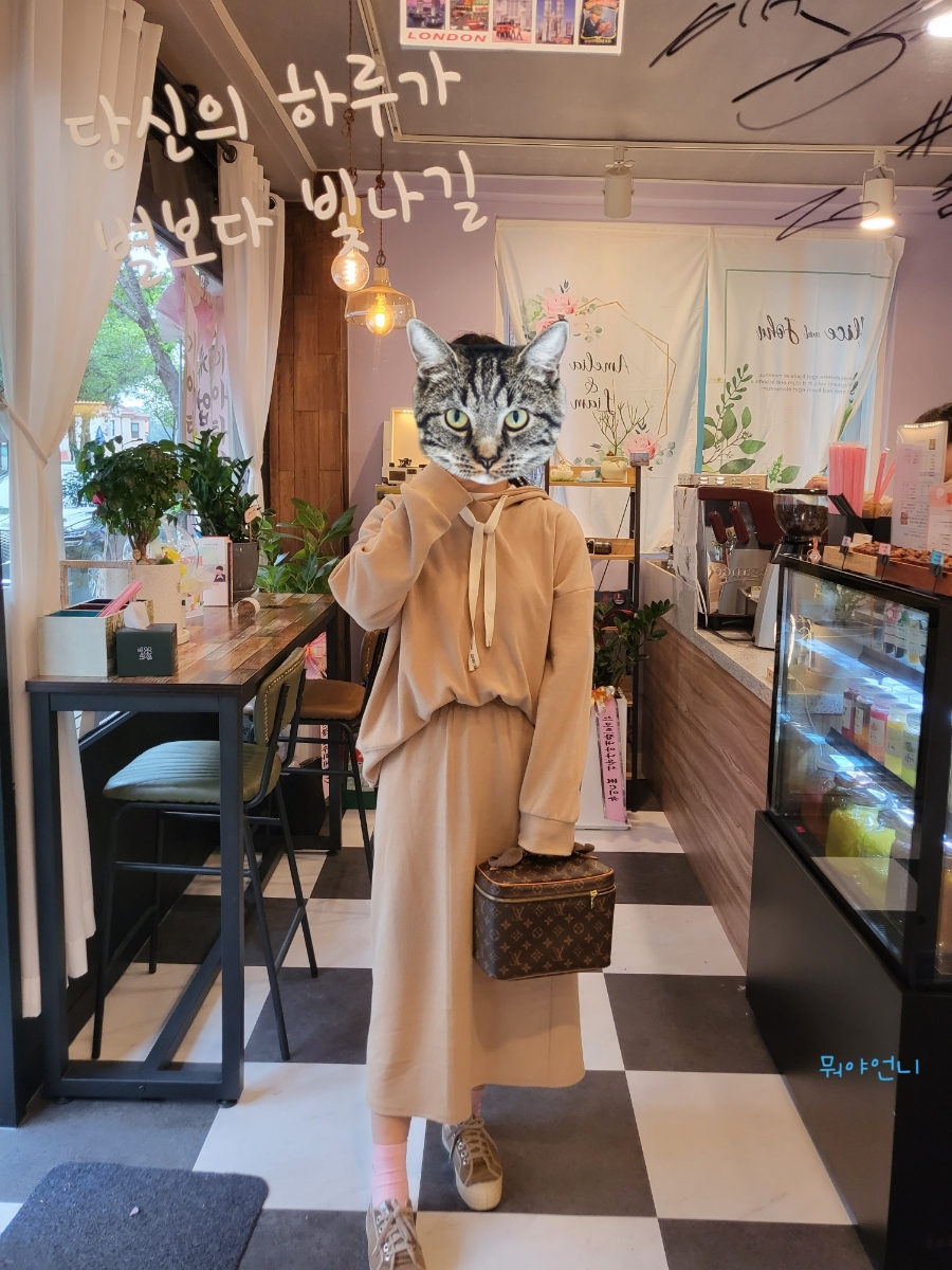 쉼표앤카페J 이미지