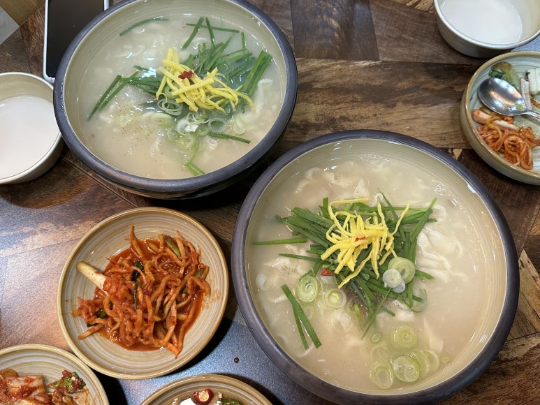 이유간백년칼국수 이미지