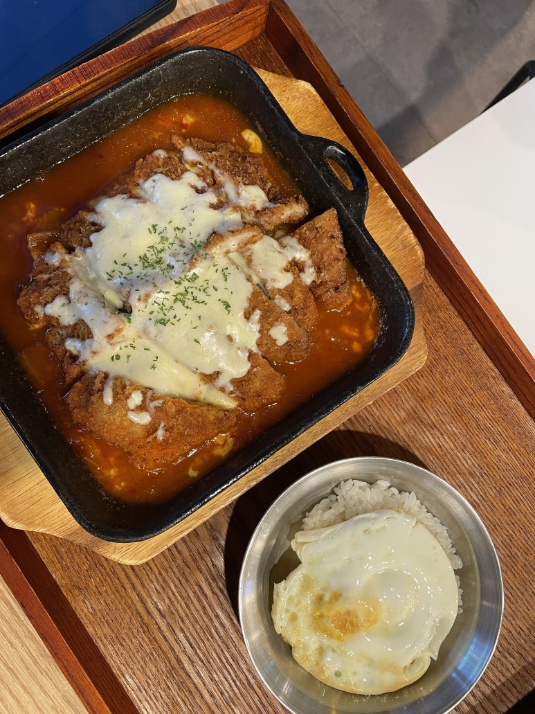 이층돈까스 이미지