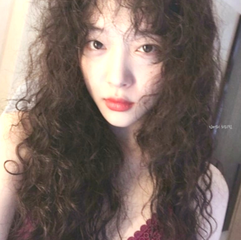 튀는머리 이미지