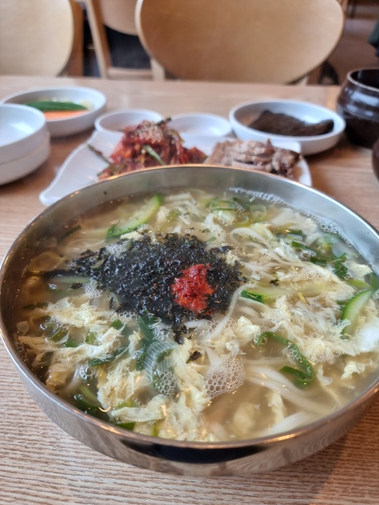 충무칼국수보쌈 이미지