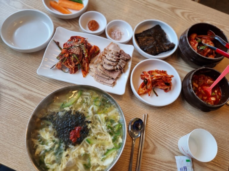 충무칼국수보쌈 이미지