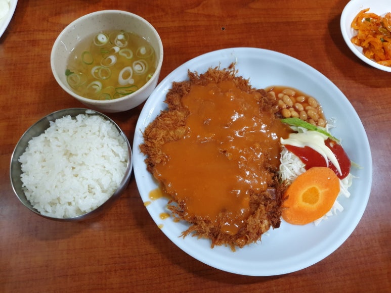 명동돈까스.부대찌개 이미지