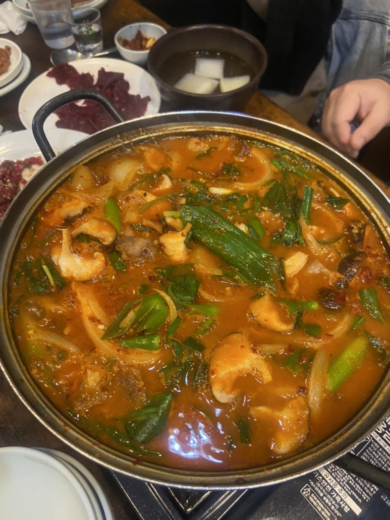 향촌동생고기육회 이미지