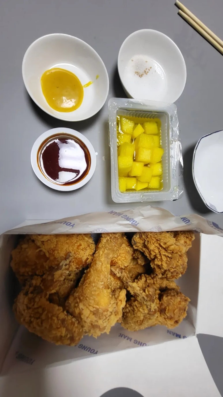 청년치킨 이미지
