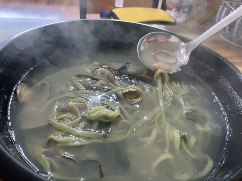 산청뽕잎해물칼국수 이미지
