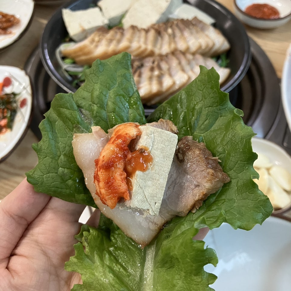 김옥자흑두부보쌈 이미지