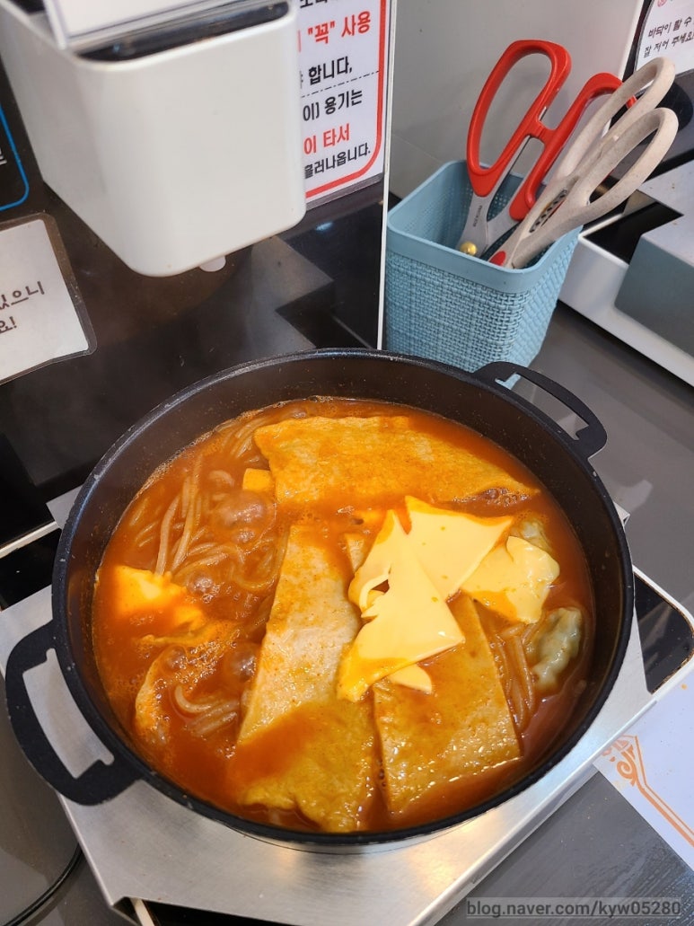 장미꽃떡볶이앤라면 이미지