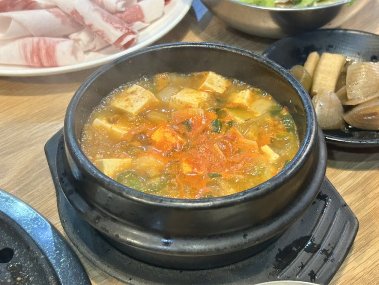 금돼지생고기 이미지