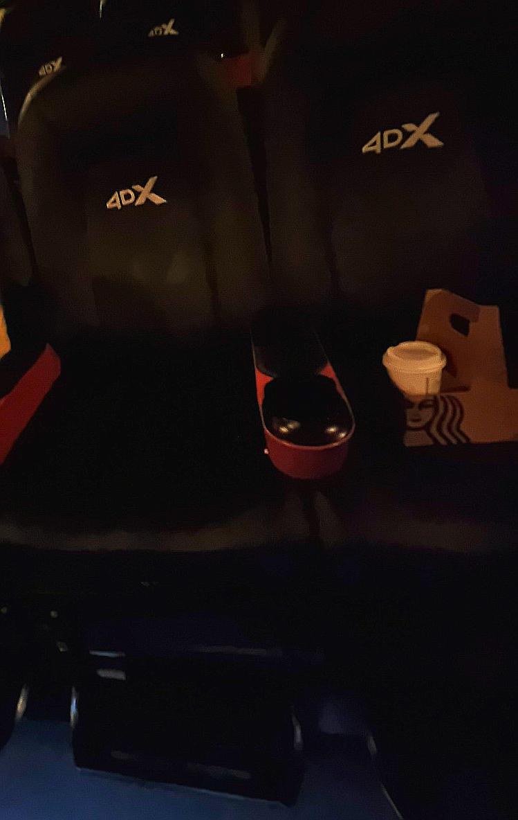 CGV 방학 4DX관 이미지