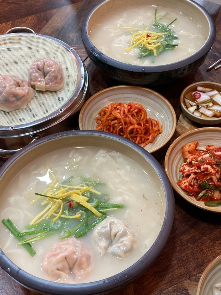 이유간백년칼국수 이미지