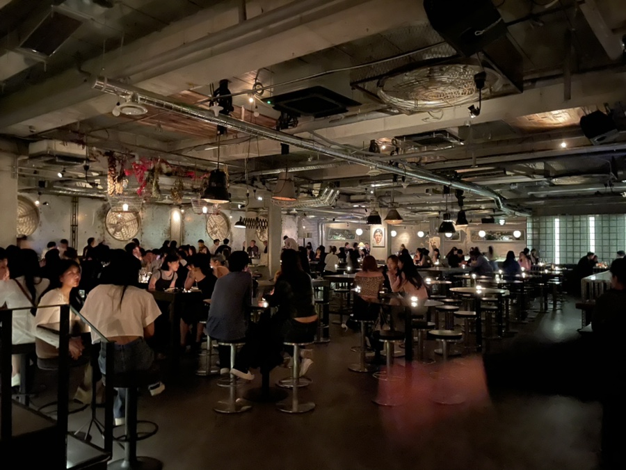 식스 나잇(Six night) 이미지