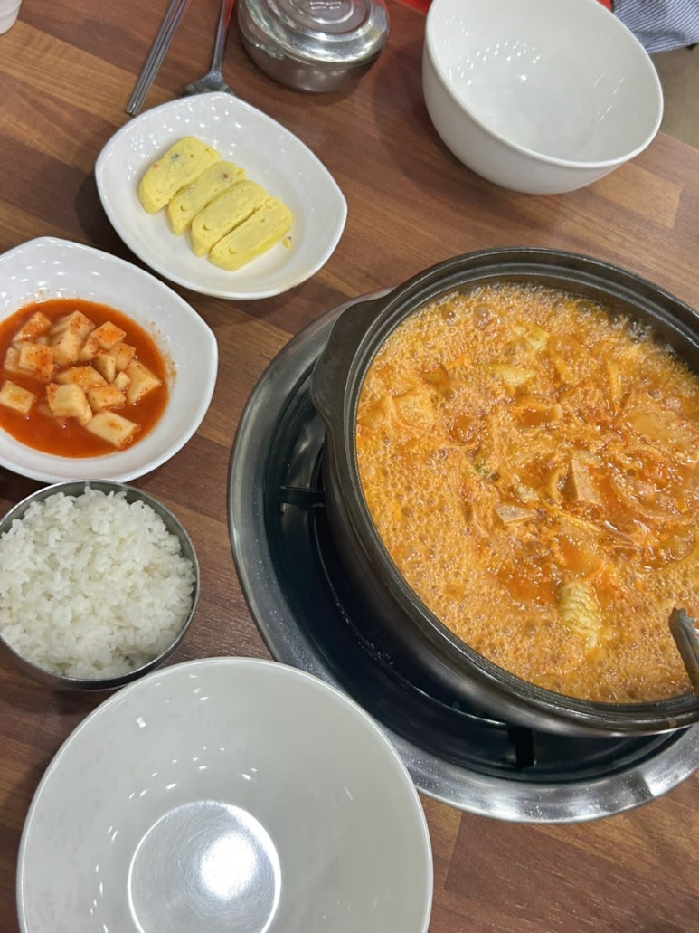 돌부대찌개 이미지