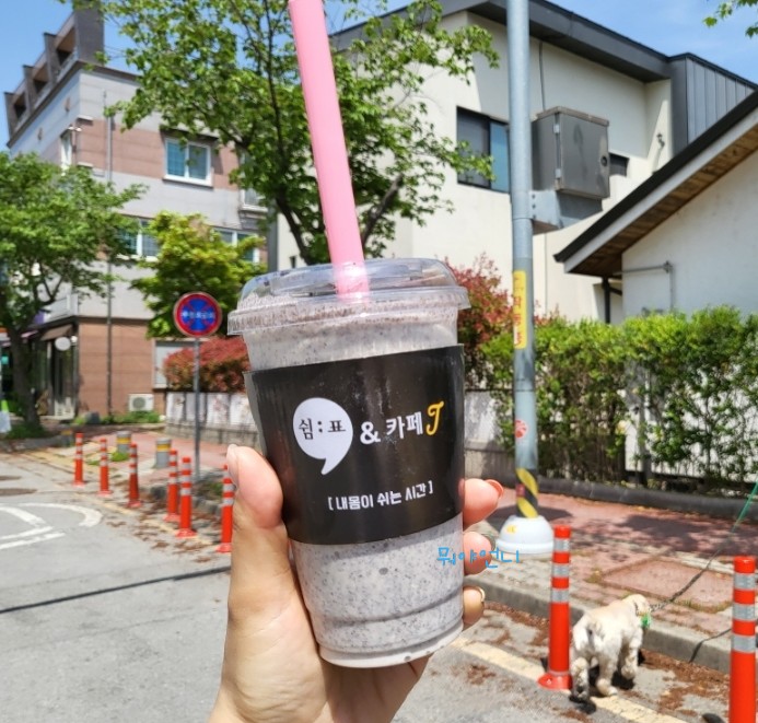 쉼표앤카페J 이미지