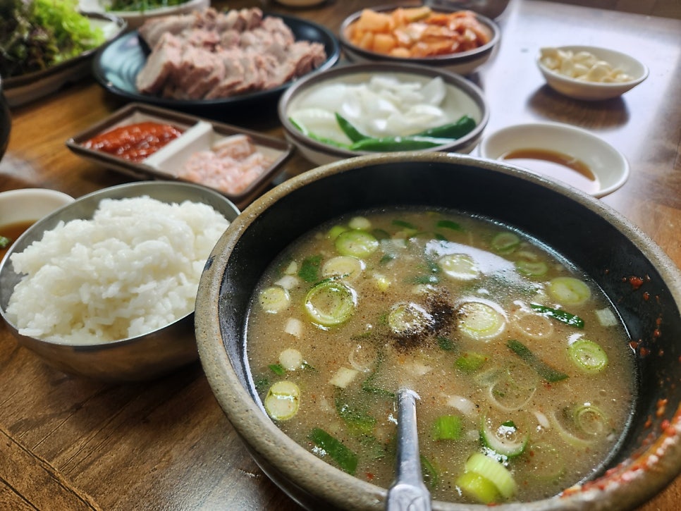 장군돼지국밥.수육 이미지