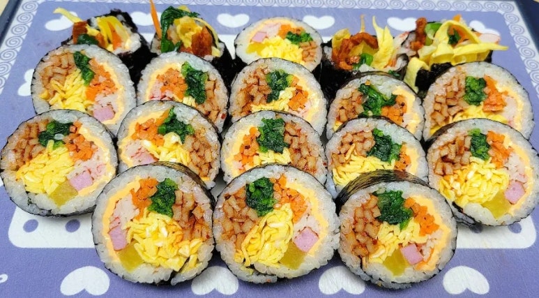 둘둘말은김밥 이미지