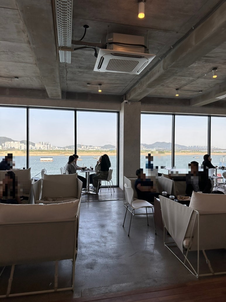 어라우즈로스터리 이미지