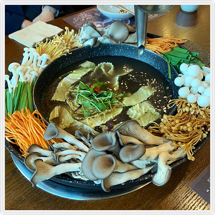 심마니약초한방백숙 이미지