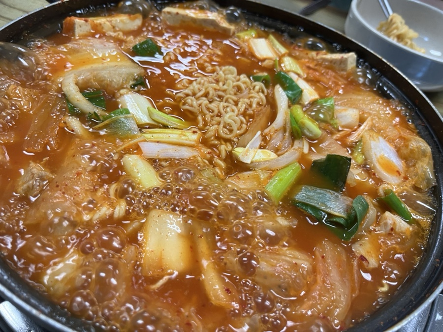 현진 김치찌개 이미지