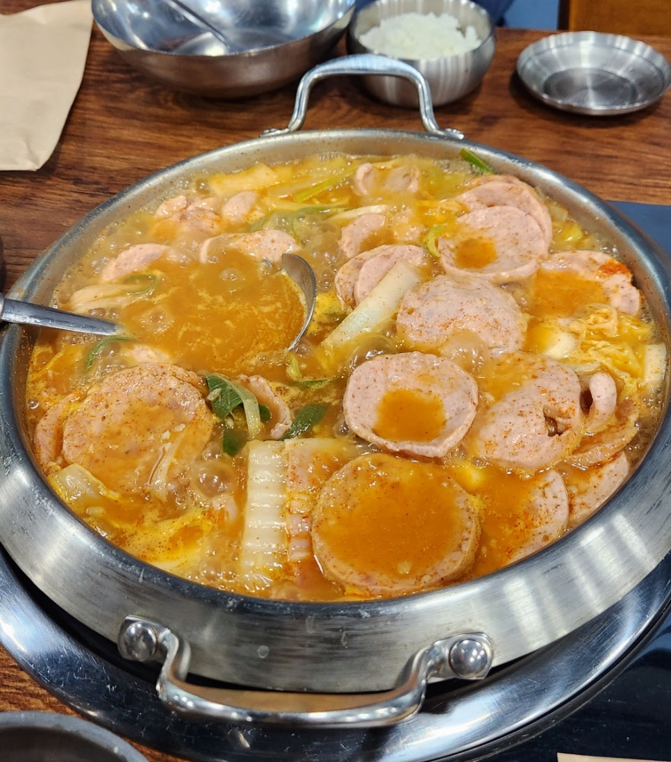 로만델리 부대찌개 이미지