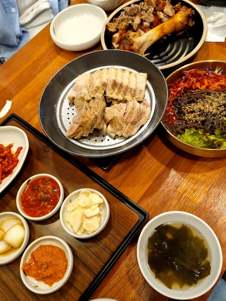 우현왕족발 이미지