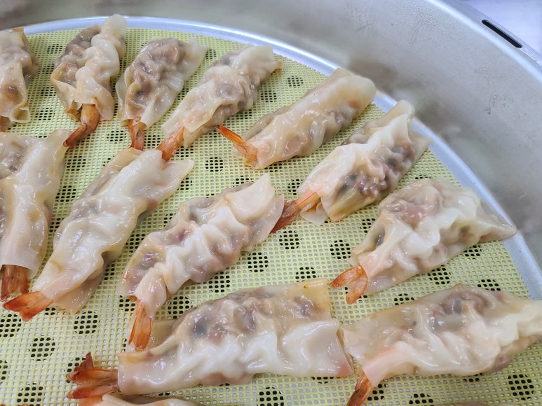 발랑굴린손만두 이미지