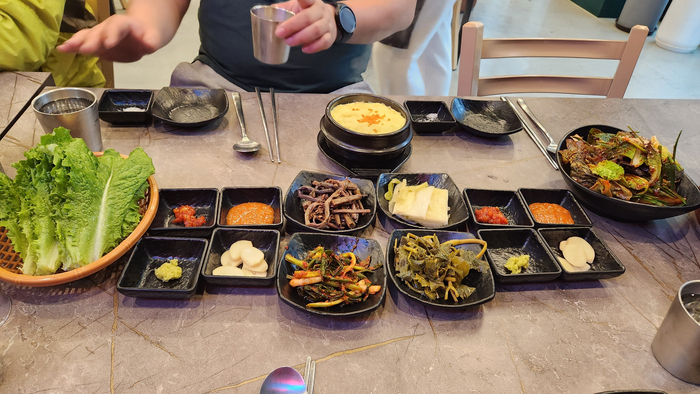 열두달꽃돼지 이미지