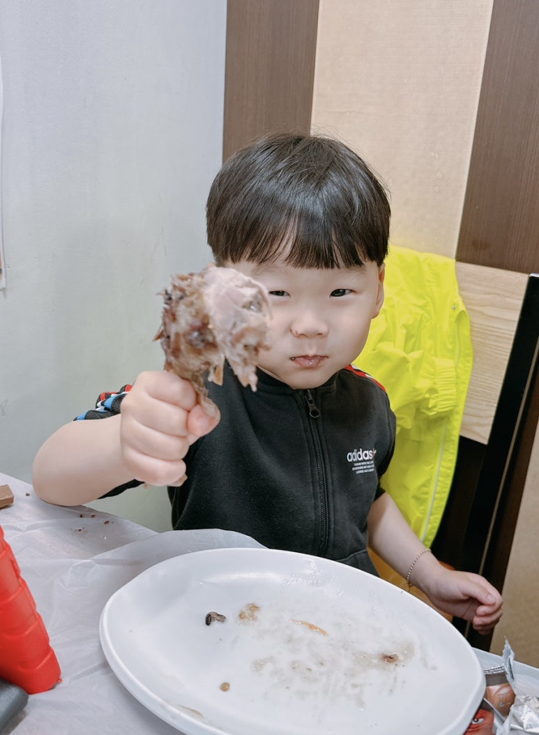 닭다리잡고삐약 이미지