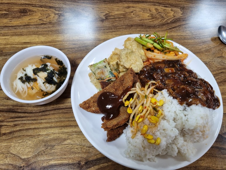 우주한식뷔페 이미지