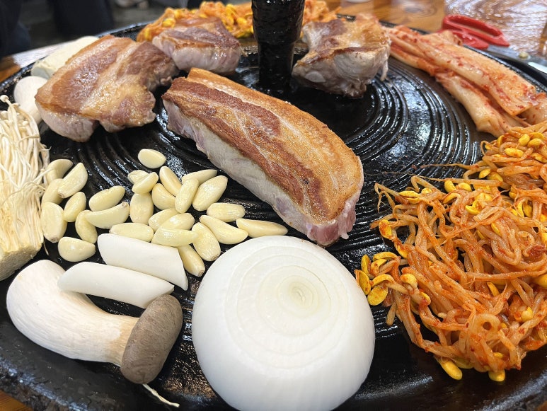 유장군솥뚜껑삼겹살 이미지