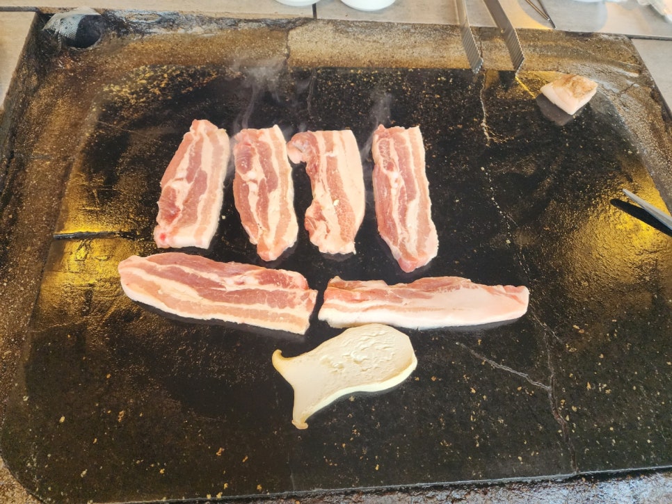 돌판구이삼겹살 이미지
