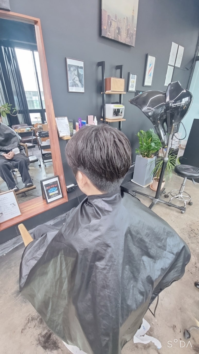 맨남성헤어살롱 이미지