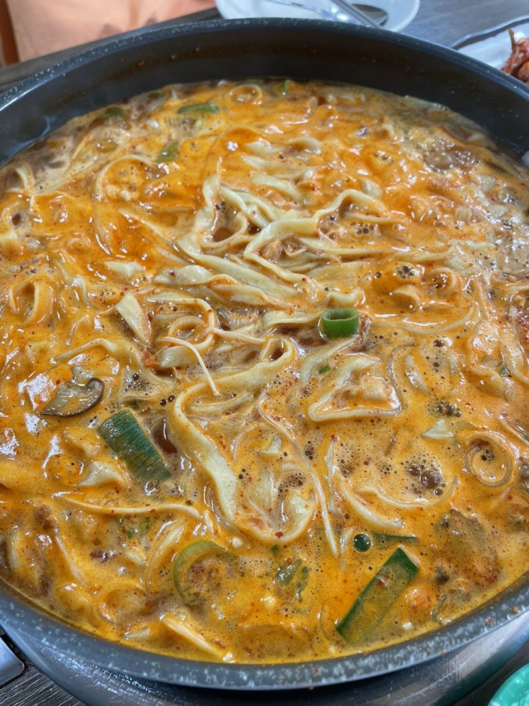 얼큰이칼국수 이미지