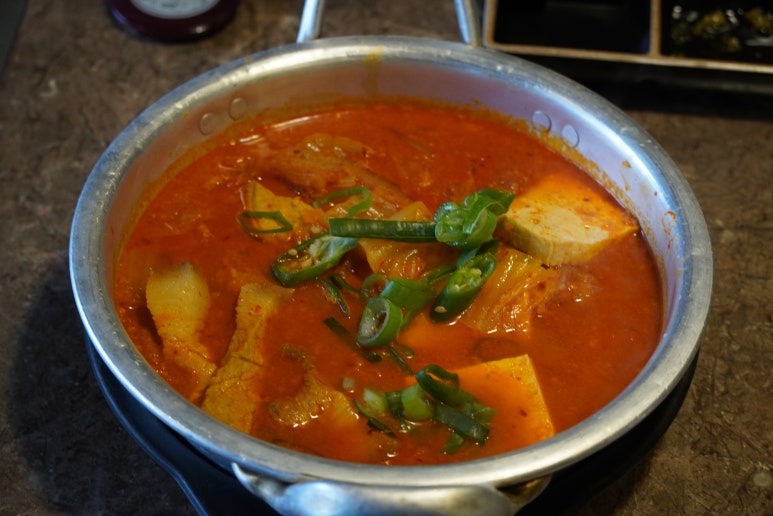 돼지듬뿍진짜김치찌개 이미지