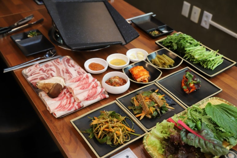 삼돌집 이미지