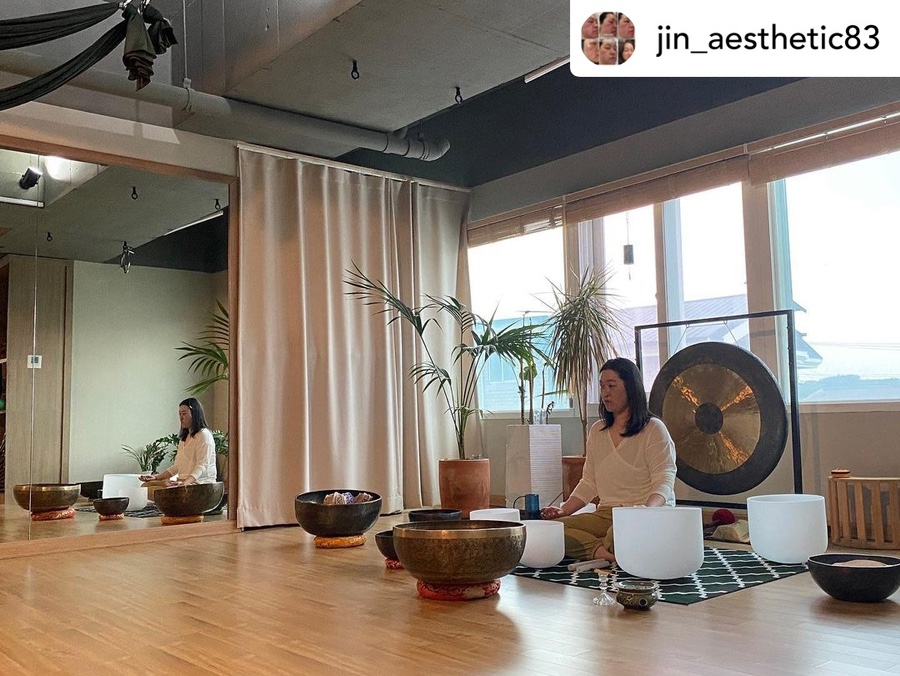싱잉볼 에스테틱 이미지