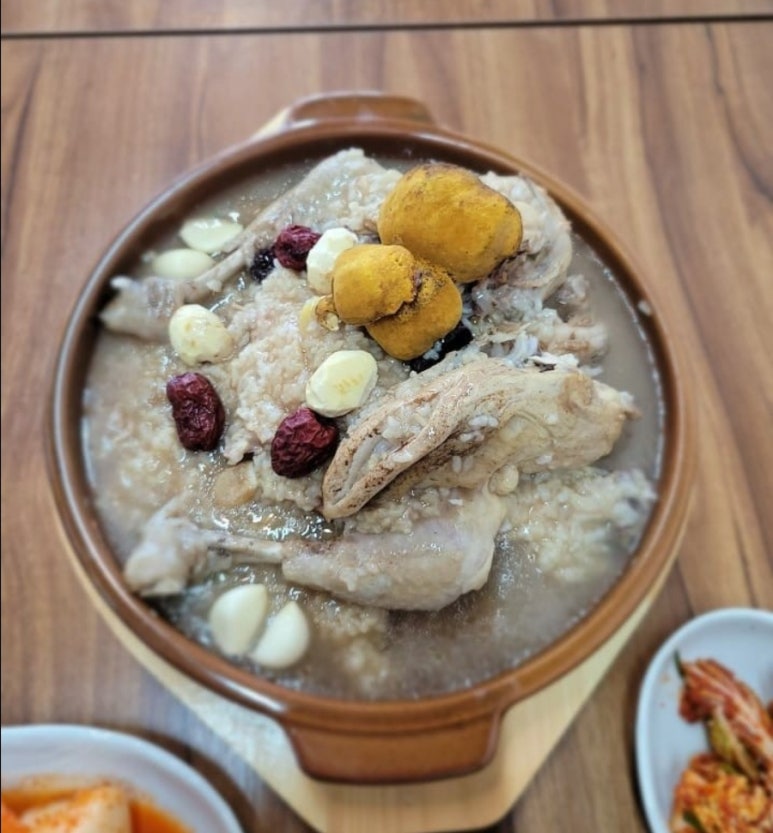 황금버섯백숙 이미지