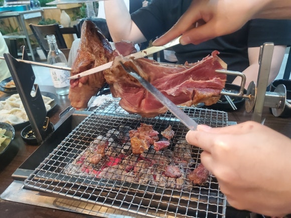 원시다자숯불양다리구이 이미지