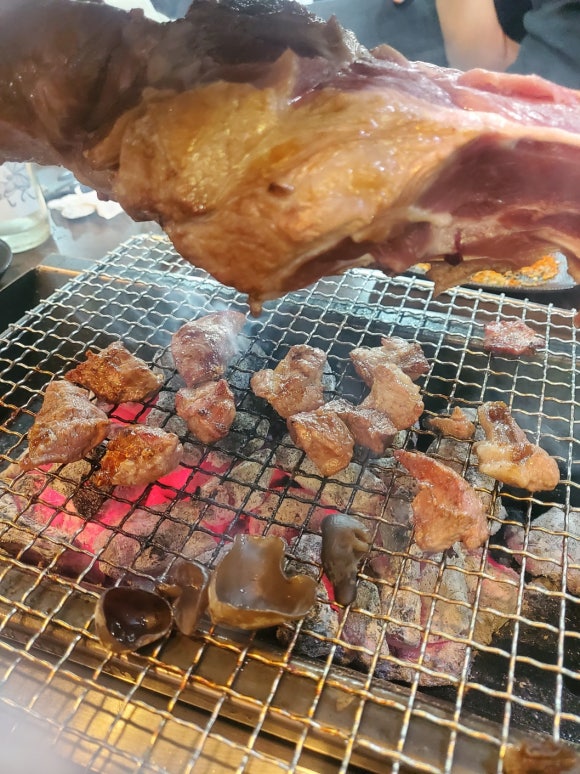 원시다자숯불양다리구이 이미지
