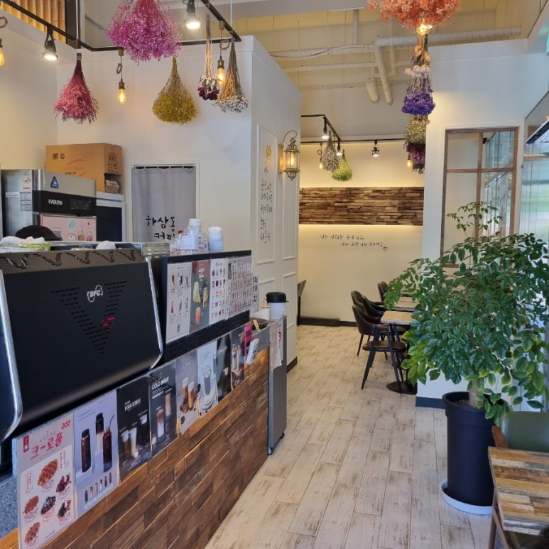 컴포즈커피 창원중앙역점 이미지