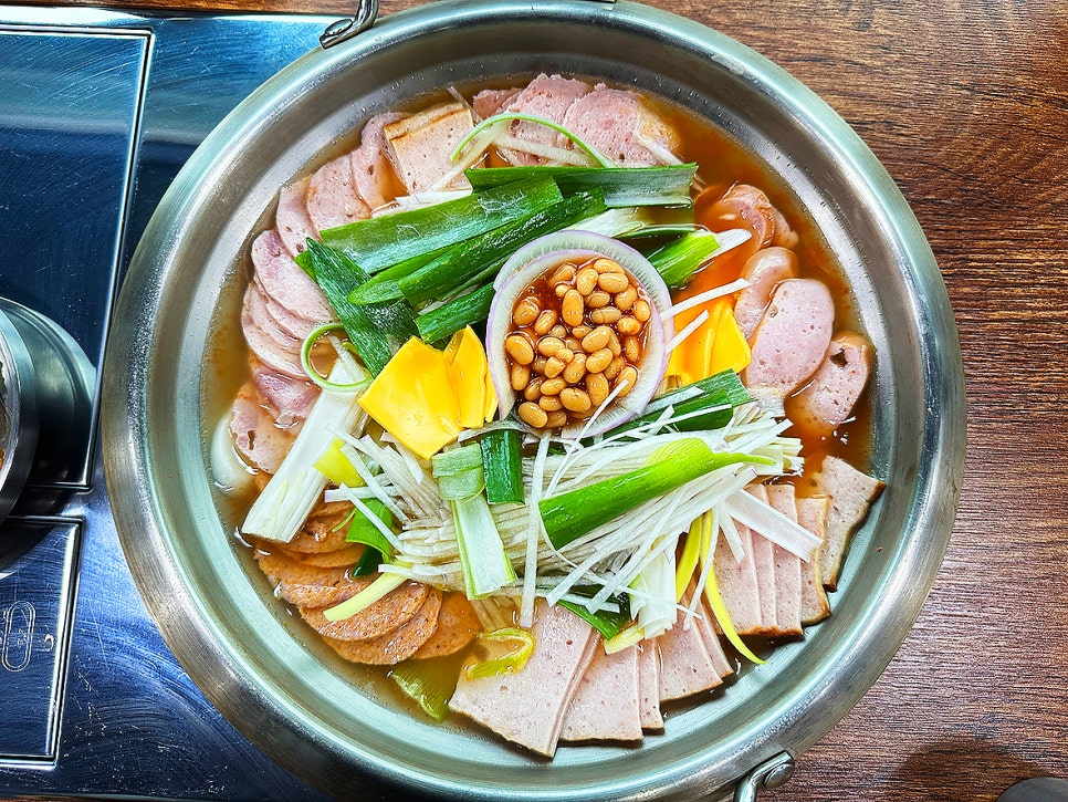 로만델리 부대찌개 이미지