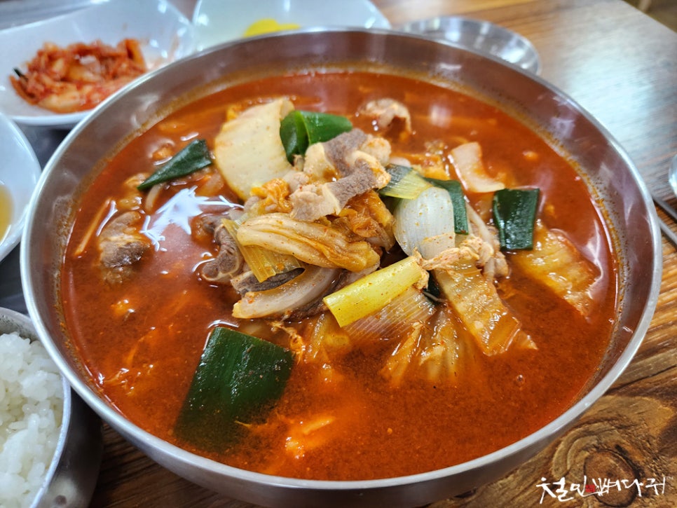 왕언니육칼밥 이미지