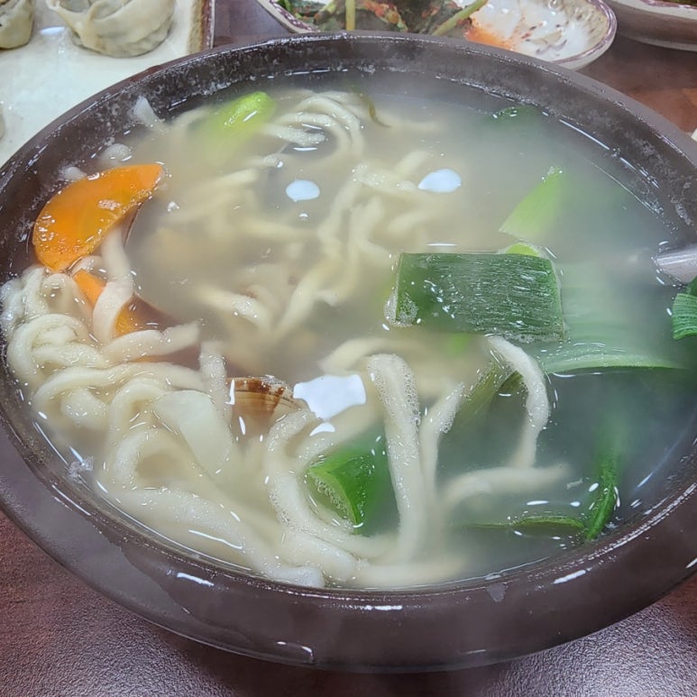 바지락칼국수 이미지