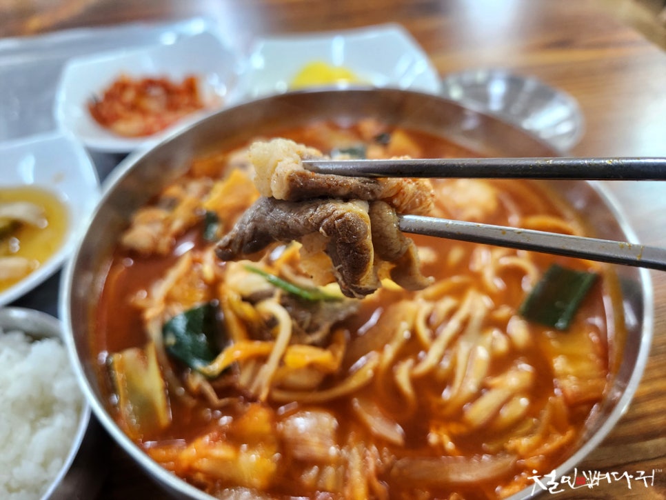 왕언니육칼밥 이미지
