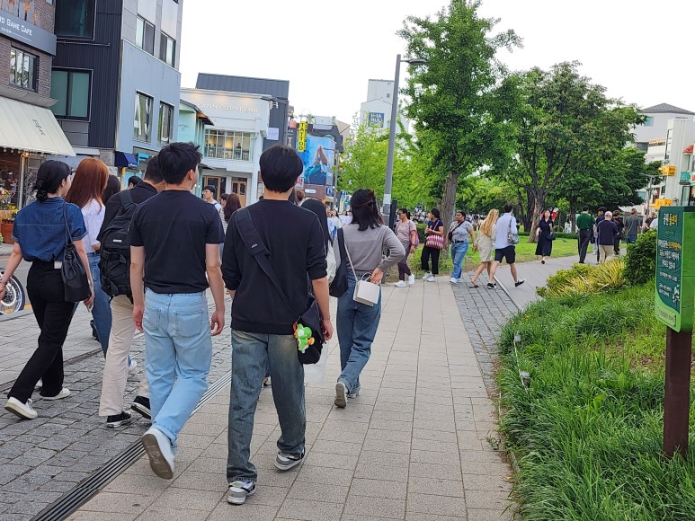 매머드익스프레스홍대경의선숲길점 이미지