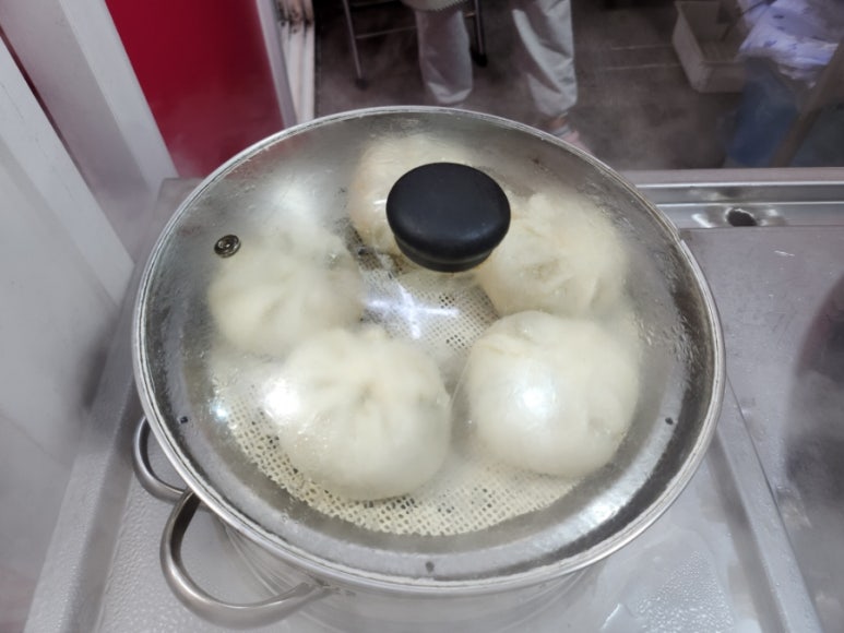 춤추는찹쌀꽈배기스마일왕만두 이미지