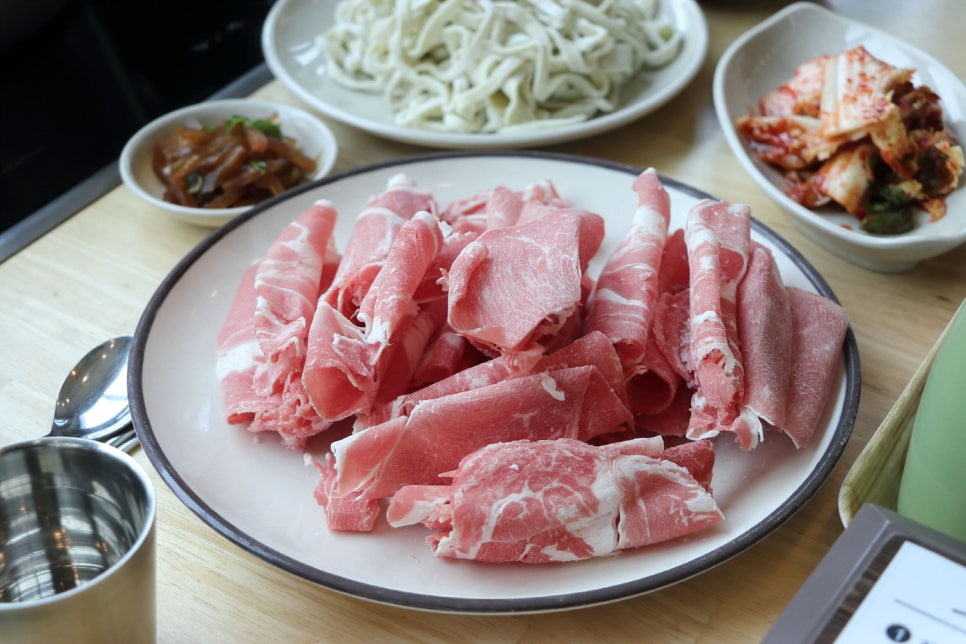 샤브손칼국수 이미지