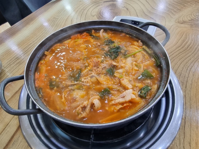 진황제돼지찌개 이미지