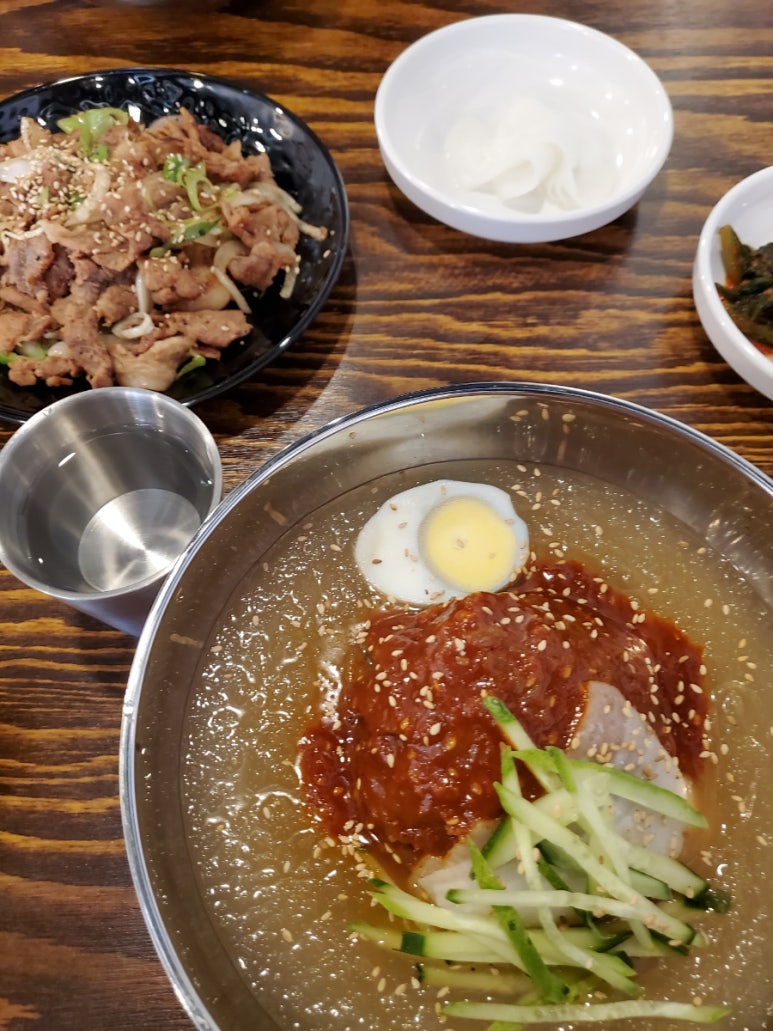욕쟁이할매냉면 이미지