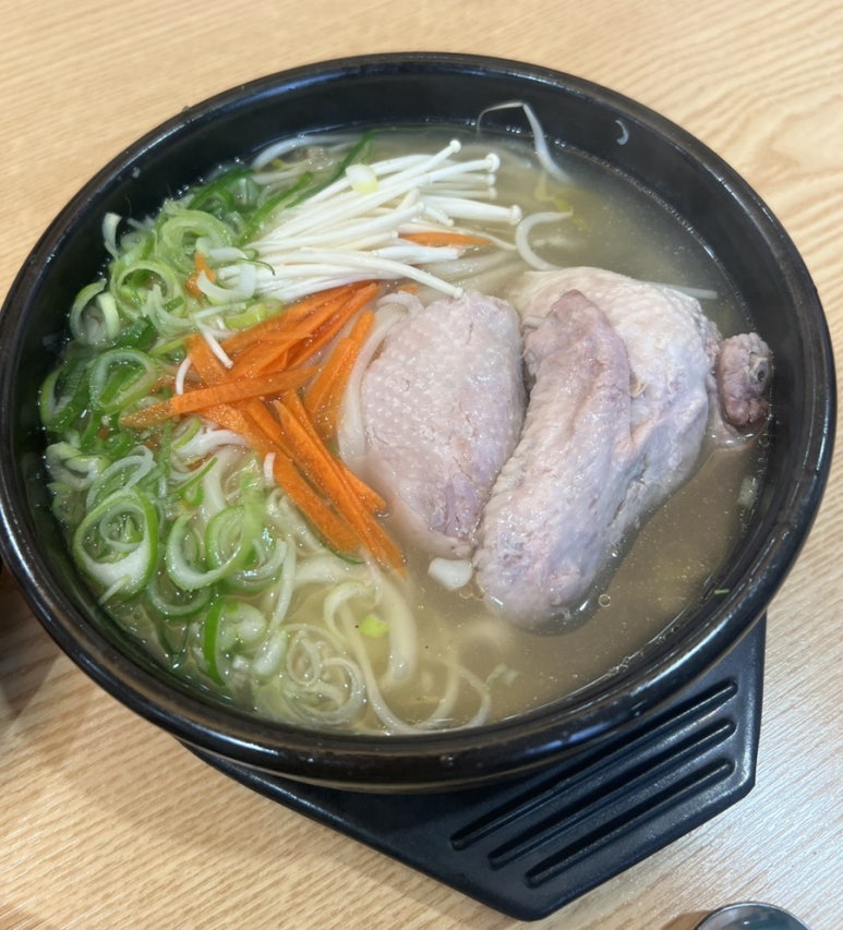 수정닭반마리칼국수 이미지